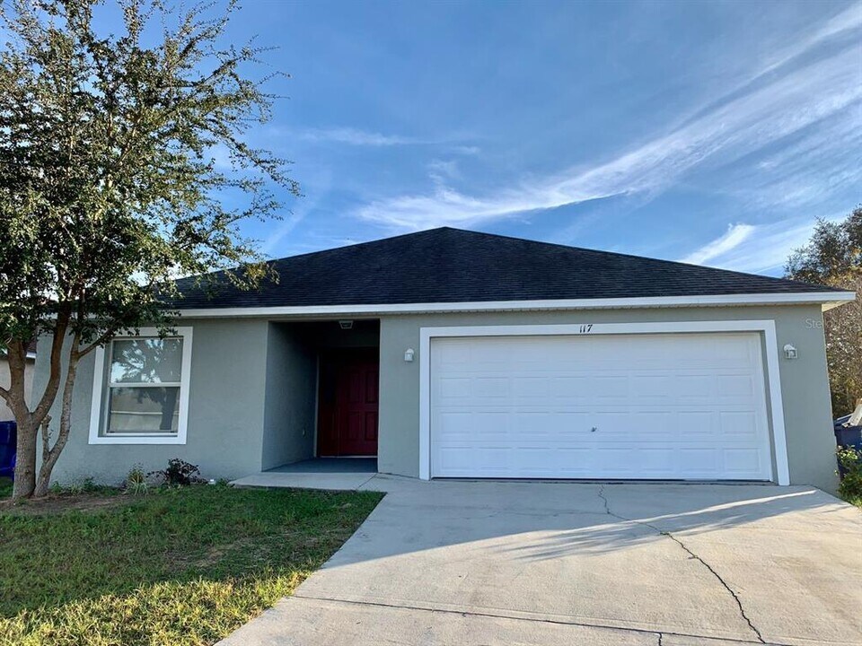 117 Stewart Lake Loop in Groveland, FL - Building Photo