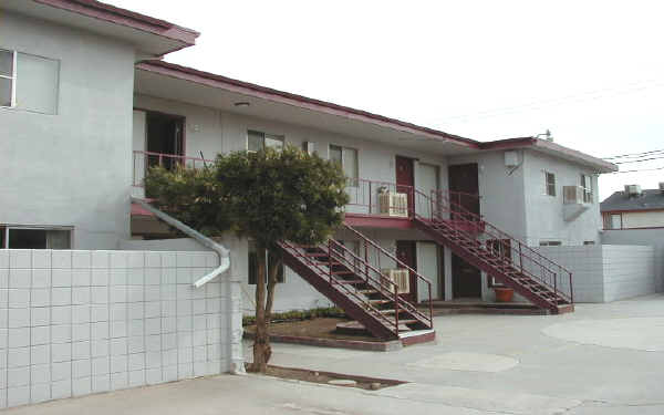 1331-1349 E San Bruno Ave in Fresno, CA - Foto de edificio - Building Photo