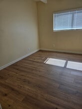 7907 Brimfield Ave in Los Angeles, CA - Foto de edificio - Building Photo