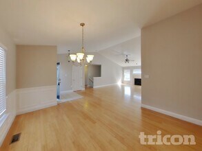 108 Bear Claw Dr in Wentzville, MO - Building Photo - Building Photo