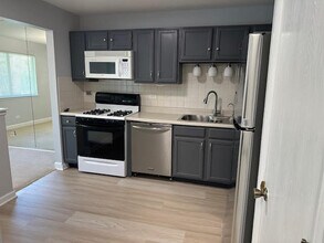 1048 Auburn Ln in Buffalo Grove, IL - Building Photo - Building Photo