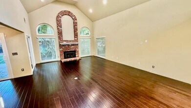 564 E Braddock Dr in Fresno, CA - Building Photo - Building Photo