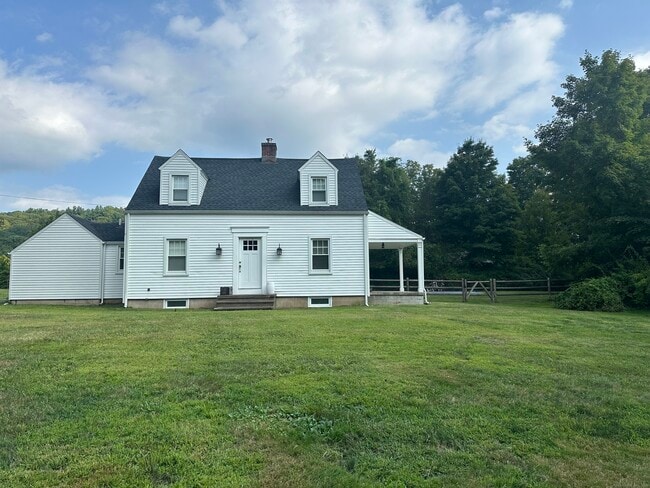 36 Washington Ave in Woodbury, CT - Building Photo - Building Photo