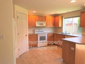 4026 NE 165th Pl in Vancouver, WA - Building Photo - Building Photo