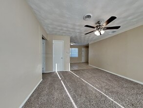 2925 Caribbean Dr in Mesquite, TX - Foto de edificio - Building Photo