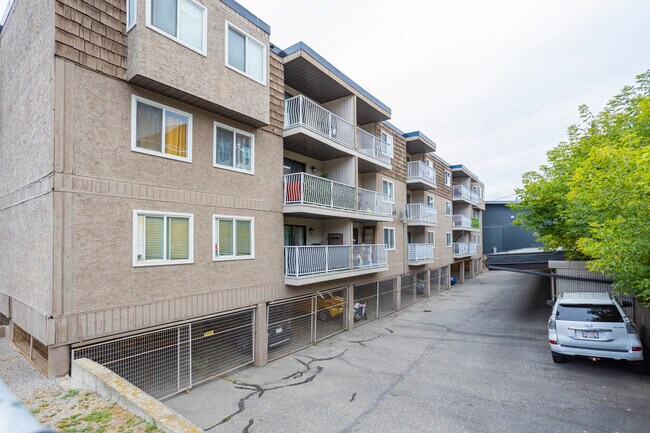 835 19th Ave SW in Calgary, AB - Building Photo - Building Photo