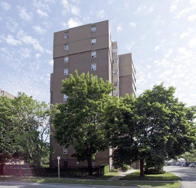 Warwick in Mississauga, ON - Building Photo - Primary Photo