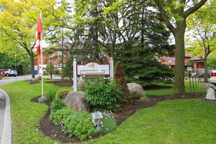 25 Thornhill Summit Dr in Markham, ON - Building Photo