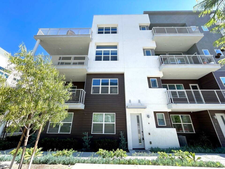 2032 Bravo Loop in Chula Vista, CA - Building Photo