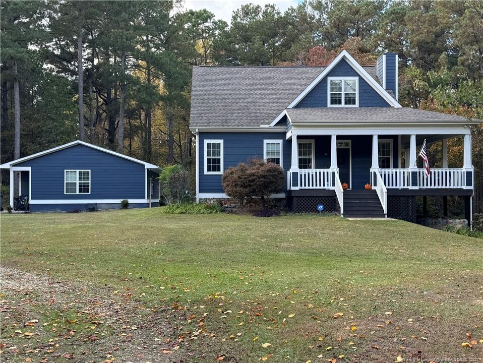 8167 Galwood Dr in Linden, NC - Foto de edificio