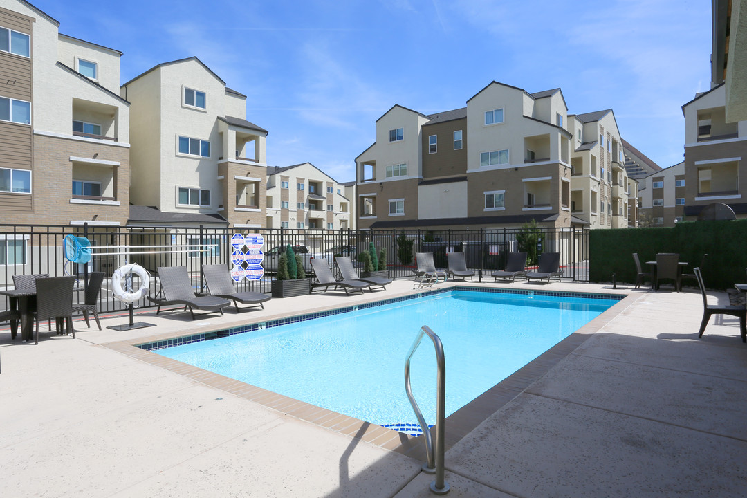 Fountainhouse at Victorian Square in Sparks, NV - Building Photo