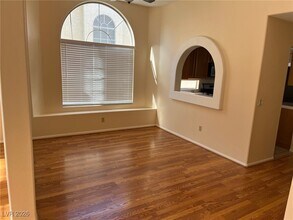 8313 Hollow Wharf Dr in Las Vegas, NV - Building Photo - Building Photo