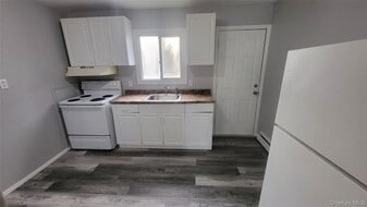 40 Haviland Rd in Poughkeepsie, NY - Building Photo