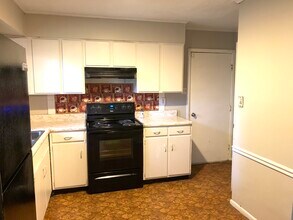 1130 Oakwood Dr in Lexington, KY - Building Photo - Building Photo