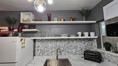 4201 SW 60th Pl in Miami, FL - Building Photo - Building Photo