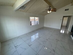 433 E Washington Ave in El Cajon, CA - Building Photo - Building Photo