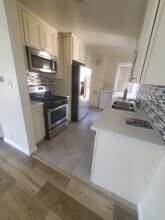 13527 Burbank Blvd in Van Nuys, CA - Building Photo - Building Photo