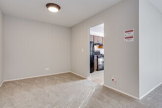 321 Maplewood Ct in Schaumburg, IL - Building Photo - Building Photo