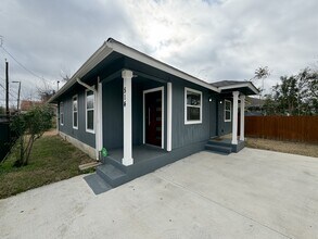 514 Martin Luther King Dr in San Antonio, TX - Building Photo - Building Photo