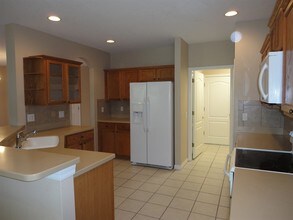 25741 Crippen Dr in Land O Lakes, FL - Foto de edificio - Building Photo