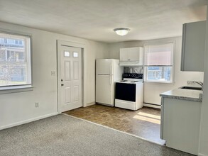 51 Windham Ave, Unit 2 in Colchester, CT - Building Photo - Building Photo
