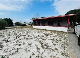 22026 Bataan Ave in Panama City Beach, FL - Building Photo