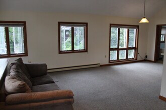 121 Main St, Unit B in South Kingstown, RI - Building Photo - Building Photo