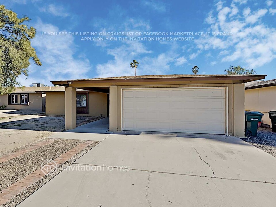 1011 W Halstead Dr in Phoenix, AZ - Building Photo