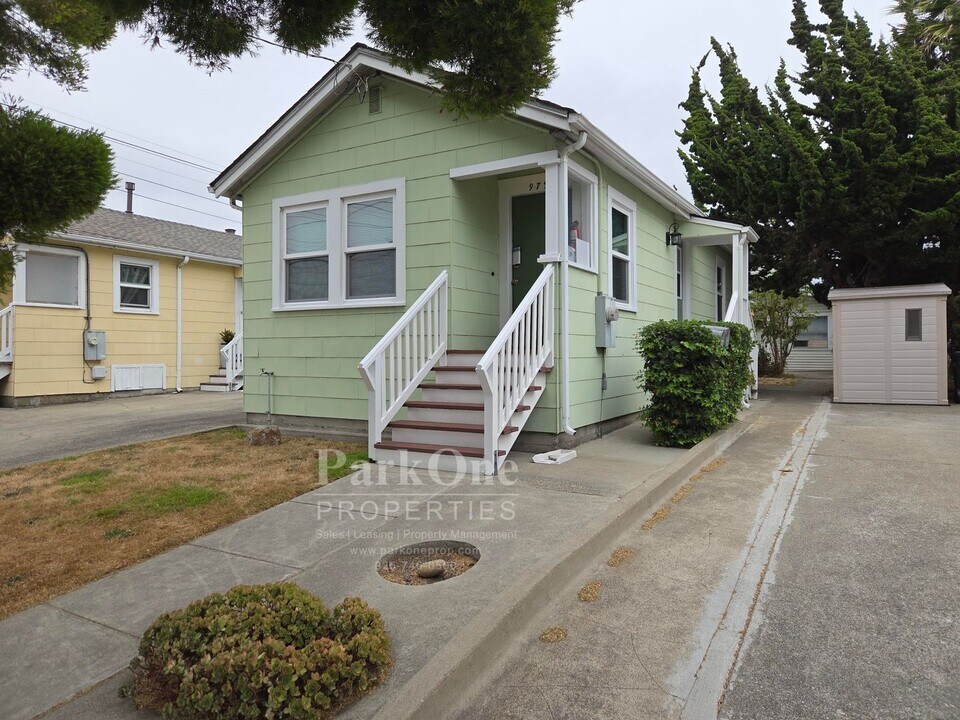 979 Stannage Ave in Albany, CA - Building Photo
