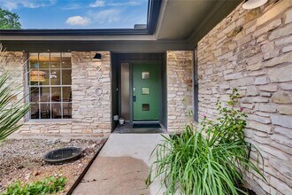 2306 Loyola Ln in Austin, TX - Building Photo - Building Photo