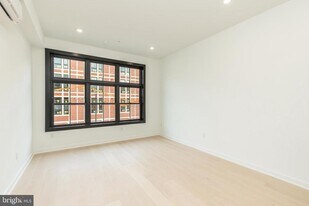 2525 Frankford Ave in Philadelphia, PA - Building Photo
