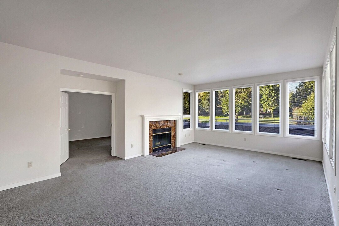 60 Fairway Ln, Unit D in Port Ludlow, WA - Building Photo