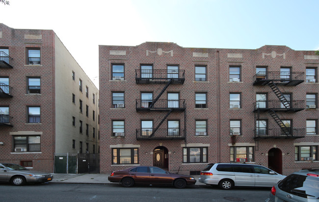 21-51 27th St in Astoria, NY - Foto de edificio - Building Photo