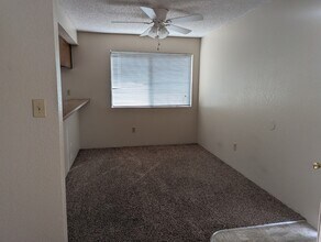 1229 Burton Ct, Unit 6 in Redding, CA - Building Photo - Building Photo