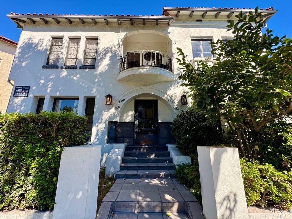 454 1/2 N Stanley Ave in Los Angeles, CA - Building Photo