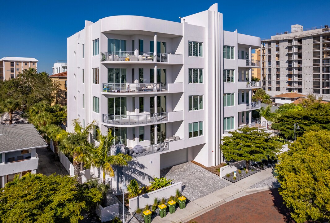 609 Golden Gate Pt in Sarasota, FL - Building Photo