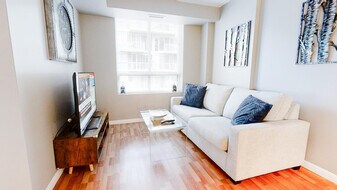 136 Simcoe St in Toronto, ON - Building Photo