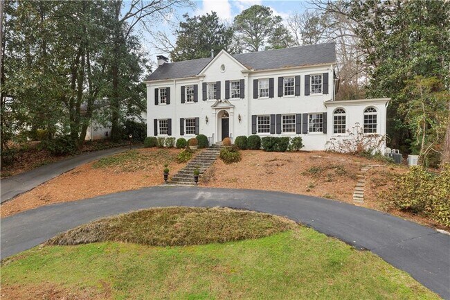 3056 E Pine Valley Rd NW in Atlanta, GA - Foto de edificio - Building Photo