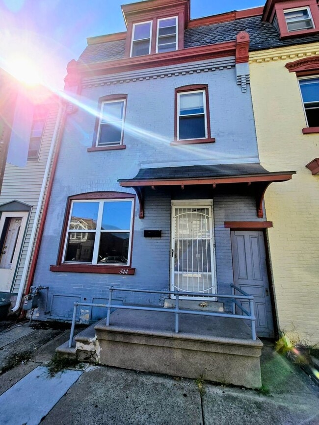 property at 644 N Eighth St
