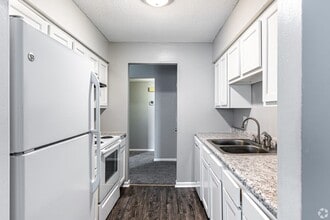 Keeneland Downs Apartments in Columbia, MO - Building Photo - Building Photo