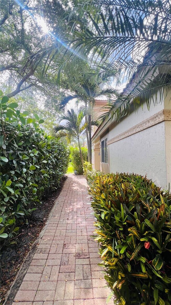 6762 Via Regina in Boca Raton, FL - Building Photo - Building Photo