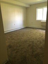 Hartshorn Manor in Madelia, MN - Building Photo - Building Photo