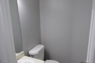 24627 Lake Meadow Dr in Harrison Township, MI - Building Photo - Building Photo