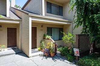 Valley View Townhomes in Santa Rosa, CA - Foto de edificio - Building Photo