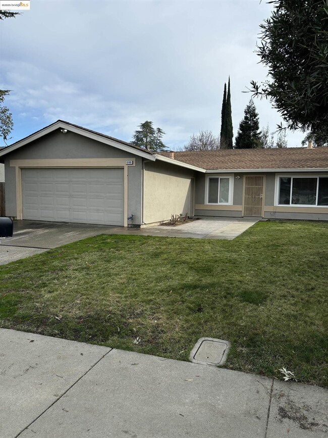 2105 Dillard Way in Antioch, CA - Building Photo - Building Photo