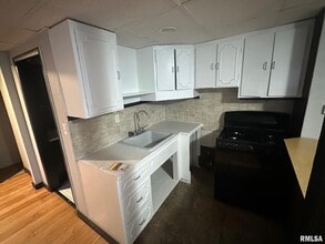 524 Caroline St in Pekin, IL - Building Photo - Building Photo