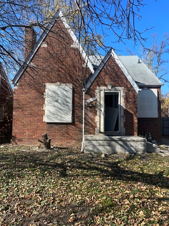 property at 10141 Roxbury St