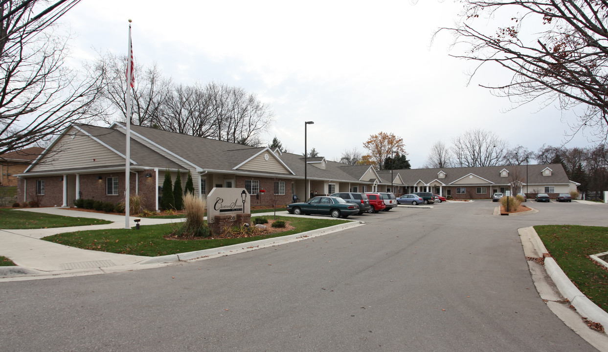 Clinton Street Place - Senior Living in Grand Ledge, MI - Foto de edificio