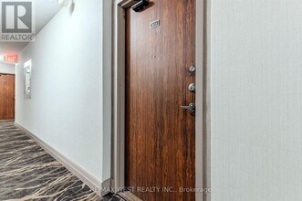 130 Neptune Dr in Toronto, ON - Building Photo - Building Photo