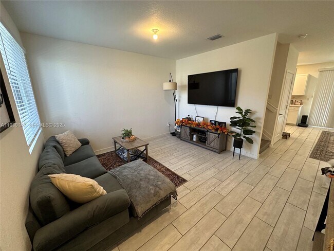 1030 SE 23rd Terrace in Homestead, FL - Building Photo - Building Photo